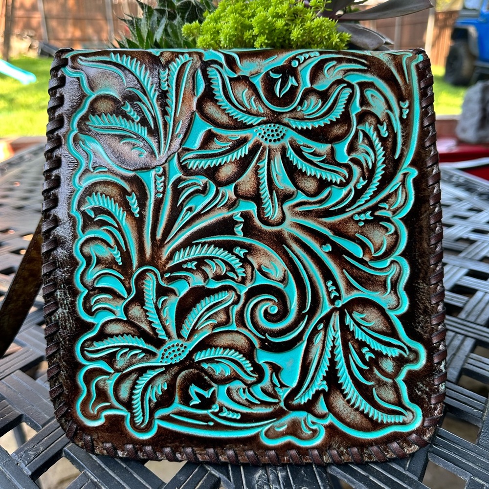 Patricia Nash Turquoise Leather Crossbody 🤩